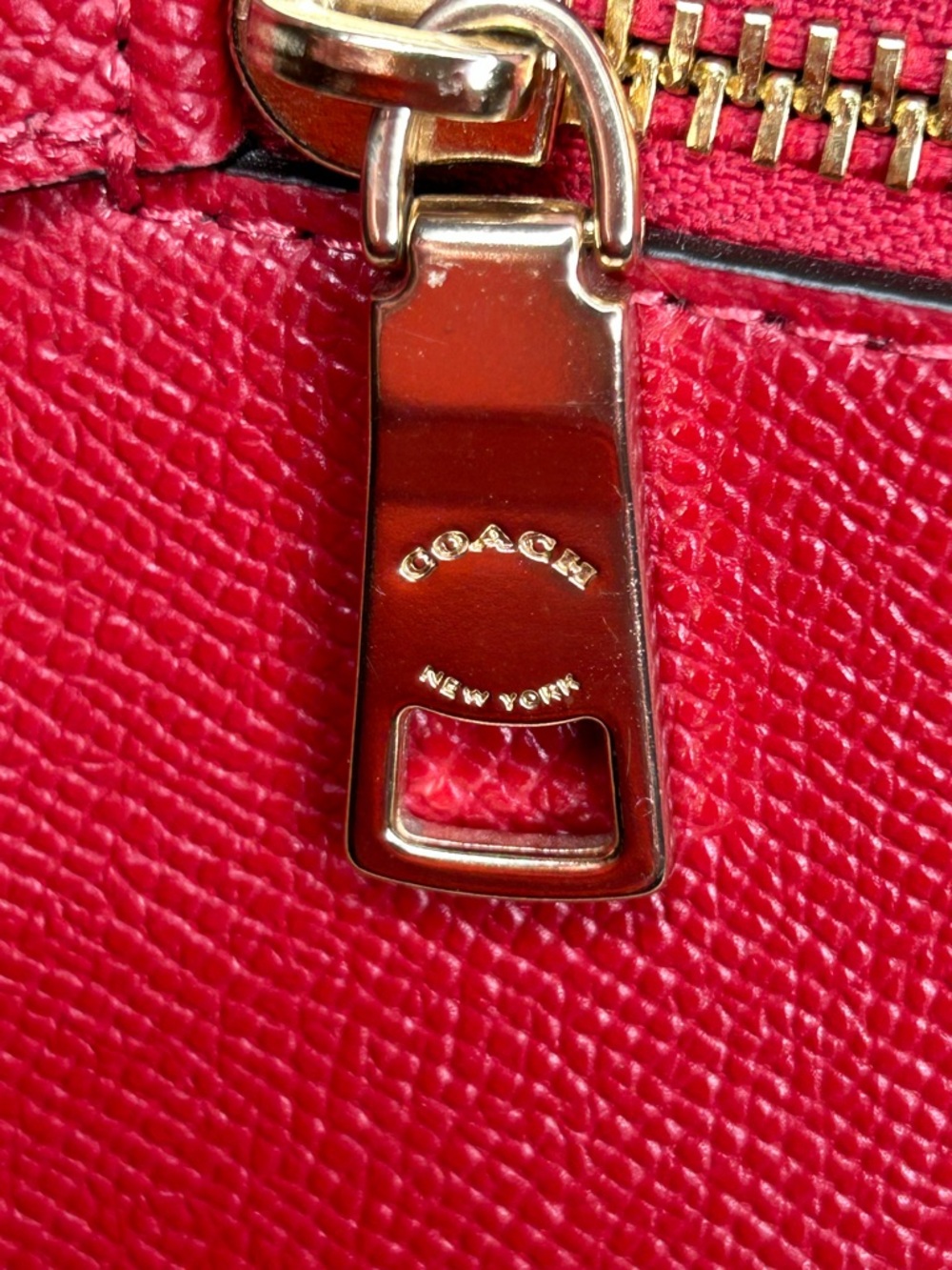 COACH 79608 Gallery Tote Crossgrain Leather Shoulder Bag Gold/Red Apple - Picture 6 of 12